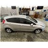 Image 13 : 0D -- 2015 FORD FIESTA SE, SILVER, 159830 KMS, FRONT WHEEL DRIVE