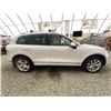 Image 11 : 0J -- 2016 VOLKSWAGEN TOUREG, WHITE, 223792 KMS, ALL WHEEL DRIVE