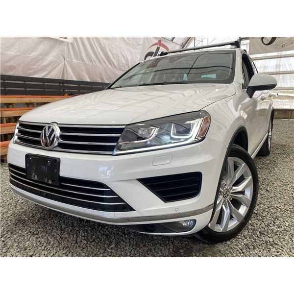 0J -- 2016 VOLKSWAGEN TOUREG, WHITE, 223792 KMS, ALL WHEEL DRIVE