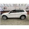 Image 23 : 0J -- 2016 VOLKSWAGEN TOUREG, WHITE, 223792 KMS, ALL WHEEL DRIVE
