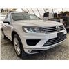 Image 8 : 0J -- 2016 VOLKSWAGEN TOUREG, WHITE, 223792 KMS, ALL WHEEL DRIVE
