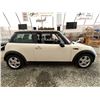 Image 11 : 6 -- 2006 MINI COOPER, WHITE, 192706 KMS, FRONT WHEEL DRIVE