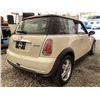 Image 14 : 6 -- 2006 MINI COOPER, WHITE, 192706 KMS, FRONT WHEEL DRIVE