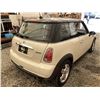 Image 15 : 6 -- 2006 MINI COOPER, WHITE, 192706 KMS, FRONT WHEEL DRIVE