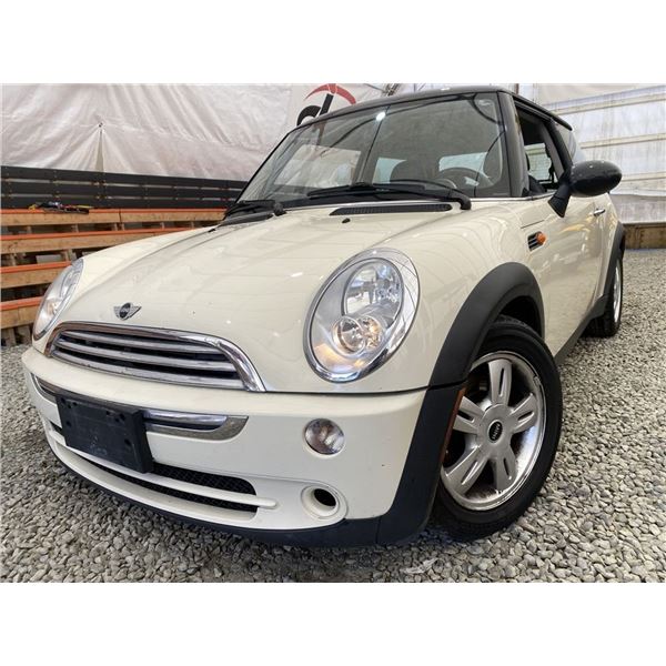 6 -- 2006 MINI COOPER, WHITE, 192706 KMS, FRONT WHEEL DRIVE