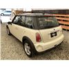 Image 21 : 6 -- 2006 MINI COOPER, WHITE, 192706 KMS, FRONT WHEEL DRIVE