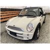 Image 3 : 6 -- 2006 MINI COOPER, WHITE, 192706 KMS, FRONT WHEEL DRIVE