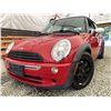 Image 1 : 9 -- 2005 MINI COOPER, RED, 187359 KMS, FRONT WHEEL DRIVE