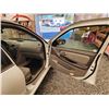 Image 25 : 12 -- 2002 NISSAN MAXIMA GLE, WHITE, 269455 KMS, FRONT WHEEL DRIVE