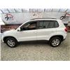 Image 23 : 103 -- 2015 VW TIGUAN, WHITE, 209541 KMS, FRONT WHEEL DRIVE