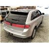 Image 16 : 108 -- 2009 LINCOLN MKX, SILVER, 257770 KMS, ALL WHEEL DRIVE