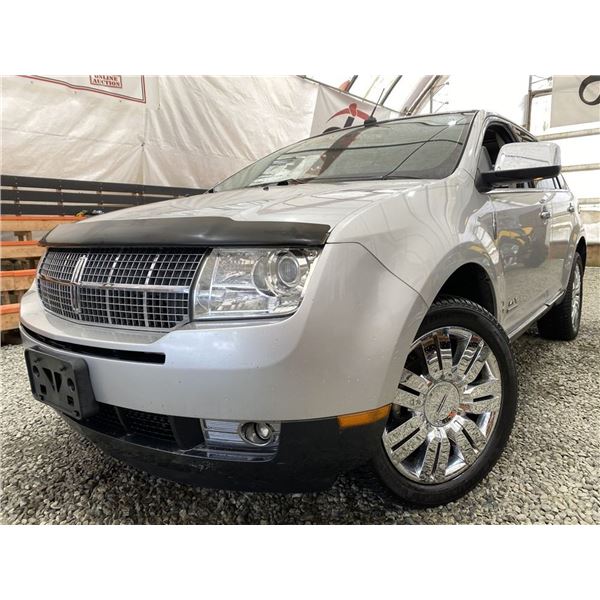 108 -- 2009 LINCOLN MKX, SILVER, 257770 KMS, ALL WHEEL DRIVE