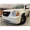 Image 1 : 127 -- 2009 GMC YUKON, WHITE, 269088 KMS, 4X4