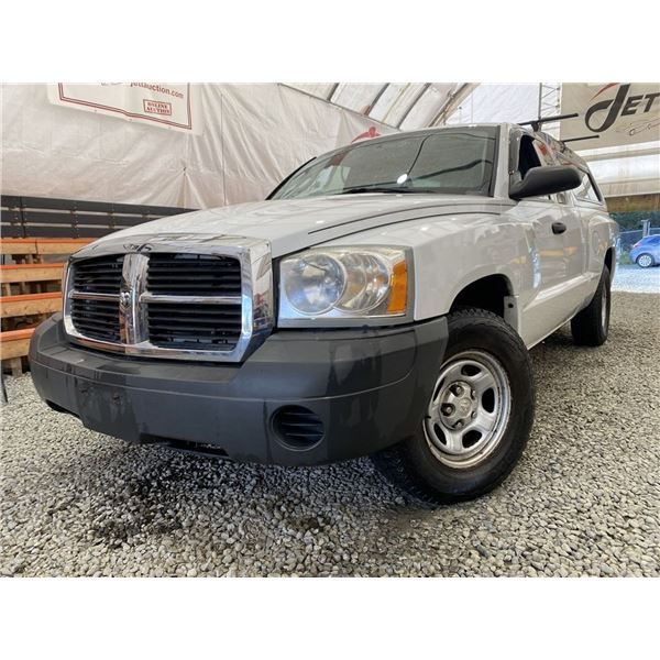 160 -- 2006 DODGE DAKOTA, WHITE, 175091 KMS, REAR WHEEL DRIVE,