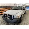 Image 3 : 160 -- 2006 DODGE DAKOTA, WHITE, 175091 KMS, REAR WHEEL DRIVE,