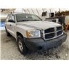 Image 8 : 160 -- 2006 DODGE DAKOTA, WHITE, 175091 KMS, REAR WHEEL DRIVE,