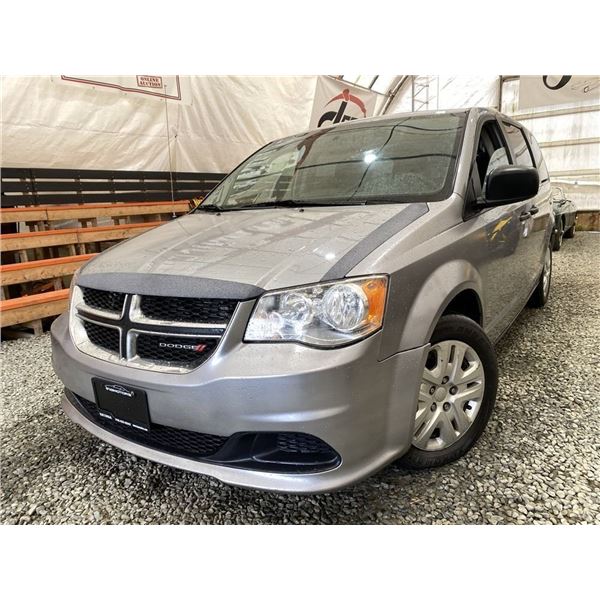 200 -- 2017 DODGE GRAND CARAVAN SE, SILVER, 163861 KMS