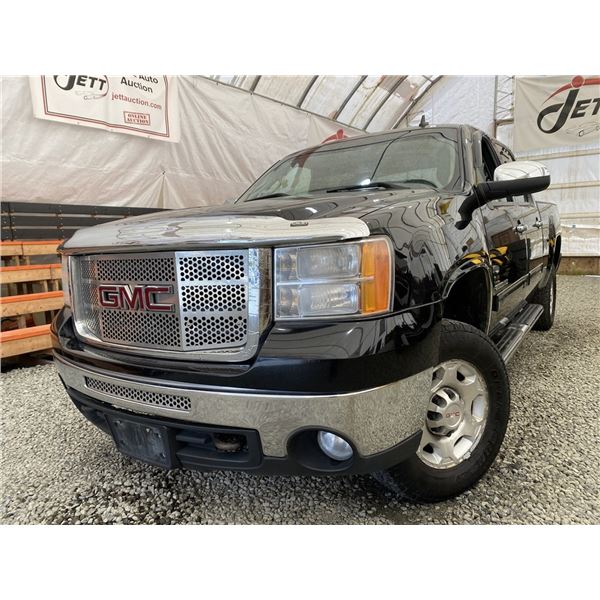 155 -- 2010 GMC SIERRA 2500, BLACK, 186251 KMS TMU, 4X4