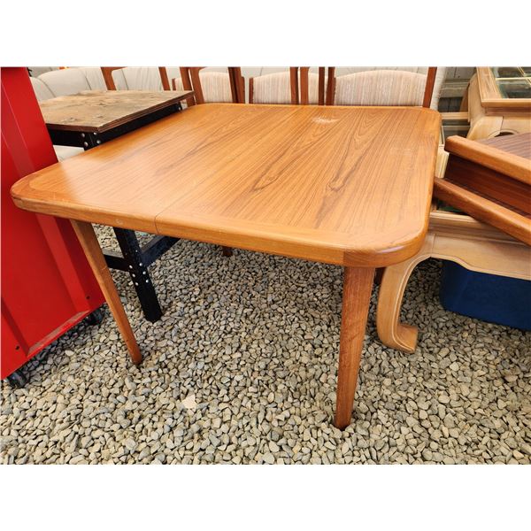 602 -- PINE TABLE WITH 6 CHAIRS AND 2 LEAVES