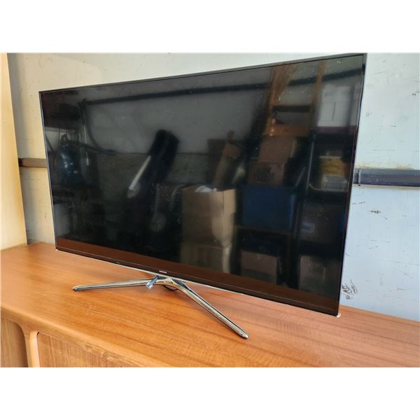 607 -- SAMSUNG 44" TV WITH REMOTE