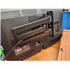 Image 3 : 612 -- TOSHIBA TV WITH REMOTE AND WALL MOUNT