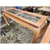 Image 2 : 621 -- LIGHT PINE TABLE SET OF THREE WITH GLASS TOP PIECES