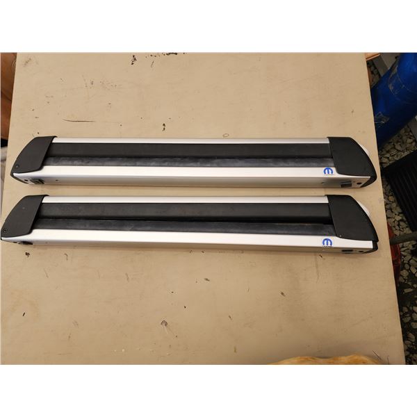 632 -- MOPAR SKI/SNOWBOARD ROOF RACK, PLASTIC DOG RAMP, AND FOAM ROOF RACKS