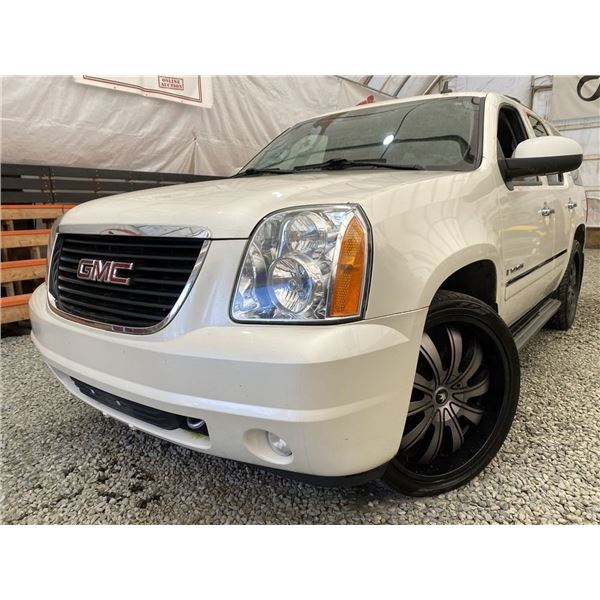127 -- 2009 GMC YUKON, WHITE, 269088 KMS, 4X4