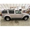 Image 11 : 112 -- 2006 NISSAN PATHFINDER, SILVER, 233135 KMS, 4X4