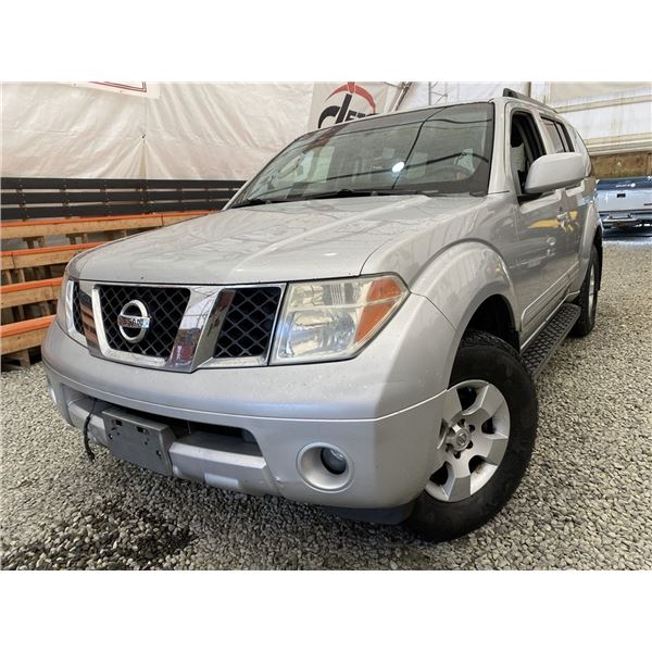 112 -- 2006 NISSAN PATHFINDER, SILVER, 233135 KMS, 4X4