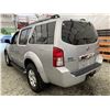 Image 20 : 112 -- 2006 NISSAN PATHFINDER, SILVER, 233135 KMS, 4X4