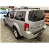 Image 21 : 112 -- 2006 NISSAN PATHFINDER, SILVER, 233135 KMS, 4X4
