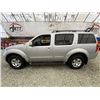 Image 23 : 112 -- 2006 NISSAN PATHFINDER, SILVER, 233135 KMS, 4X4