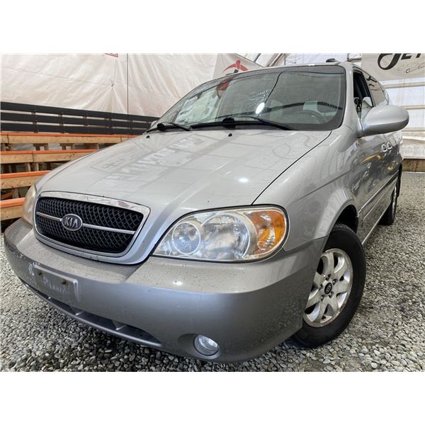 206 -- 2005 KIA SEDONA, SILVER, 260509 KMS, FRONT WHEEL DRIVE