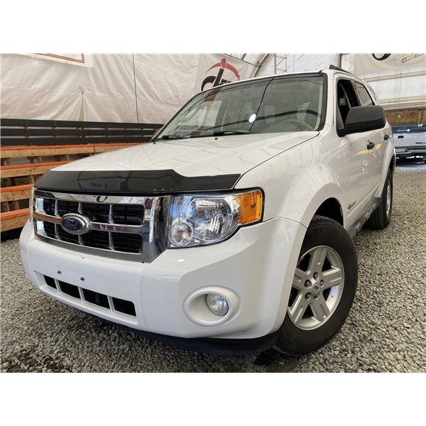 100 -- 2009 FORD ESCAPE, WHITE, 253628 KMS, ALL WHEEL DRIVE