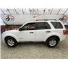 Image 23 : 100 -- 2009 FORD ESCAPE, WHITE, 253628 KMS, ALL WHEEL DRIVE