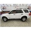 Image 24 : 100 -- 2009 FORD ESCAPE, WHITE, 253628 KMS, ALL WHEEL DRIVE