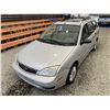 Image 4 : 10 -- 2005 FORD FOCUS, SILVER, 254082 KMS, FRONT WHEEL DRIVE
