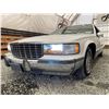 Image 2 : 0J -- 1994 CADILLAC FLEETWOOD BROUGHAM , WHITE, 160833 KMS, REAR WHEEL DRIVE