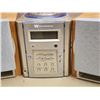 Image 2 : 404 -- WHITE-WESTINGHOUSE CD-RADIO AND SPEAKER SET