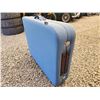 Image 3 : 407 -- MASTER PORTABLE BLUE LEATHER MASSAGE TABLE