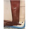 Image 8 : 407 -- MASTER PORTABLE BLUE LEATHER MASSAGE TABLE