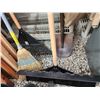 Image 2 : 432 -- HOSE AND REEL WITH SNOW SHOVEL, PLASTIC RAKE, BROOM AND SPADE