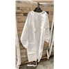 Image 3 : 1 PALLET OF (LEVEL 1) ISOLATION GOWNS - WHITE/SZ LARGE