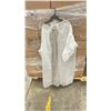Image 3 : 1 PALLET OF DISPOSABLE PROTECTIVE GOWNS (NON MEDICAL) - APPROX. 30 BOXES PER PALLET/120 PCS. PER BOX