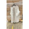 Image 3 : 1 PALLET OF DISPOSABLE PROTECTIVE GOWNS (NON MEDICAL) - APPROX. 30 BOXES PER PALLET/120 PCS. PER BOX