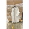 Image 3 : 1 PALLET OF DISPOSABLE PROTECTIVE GOWNS (NON MEDICAL) - APPROX. 30 BOXES PER PALLET/120 PCS. PER BOX