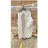 Image 4 : 1 PALLET OF DISPOSABLE PROTECTIVE GOWNS (NON MEDICAL) - APPROX. 30 BOXES PER PALLET/120 PCS. PER BOX