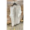 Image 3 : 1 PALLET OF DISPOSABLE PROTECTIVE GOWNS (NON MEDICAL) - APPROX. 30 BOXES PER PALLET/120 PCS. PER BOX