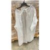 Image 3 : 1 PALLET OF DISPOSABLE PROTECTIVE GOWNS (NON MEDICAL) - APPROX. 30 BOXES PER PALLET/120 PCS. PER BOX